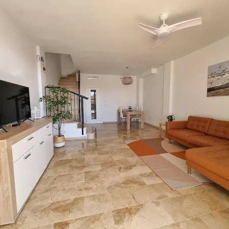 Lora Modern & New Townhouse 2 Bedroom Holiday home *