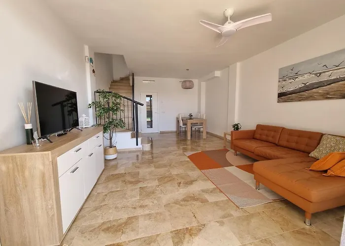 Lora Modern & New Townhouse 2 Bedroom Casa de Férias *